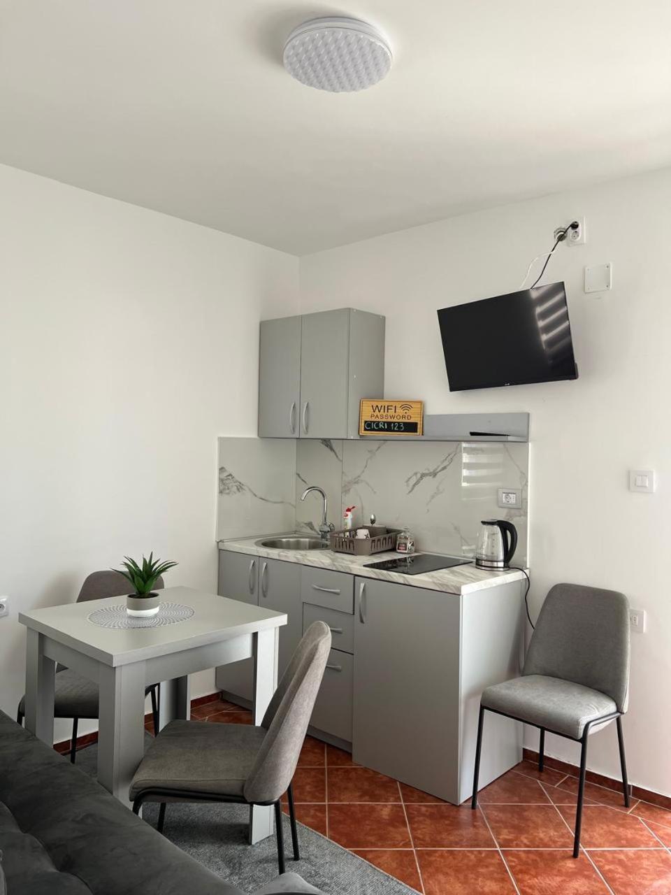 Kontiki Apartments Улцинь Экстерьер фото